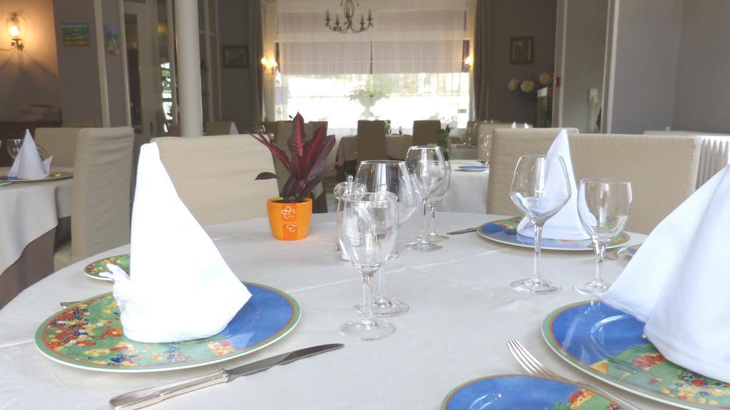Hotel Restaurant "Le Relais" Courtenay  Kamer foto