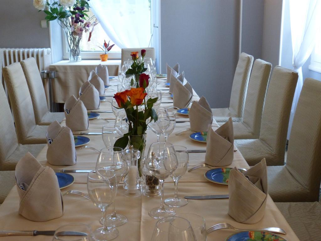Hotel Restaurant "Le Relais" Courtenay  Kamer foto